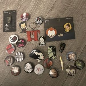 Huge lot of horror/punk pins and patches 70+ items